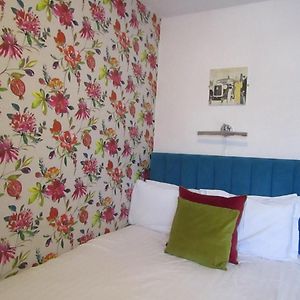 Budget Zimmer mit Kingsize-Bett